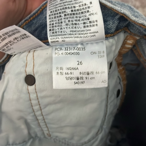 Levi 501 Jean Shorts - Picture 4 of 4